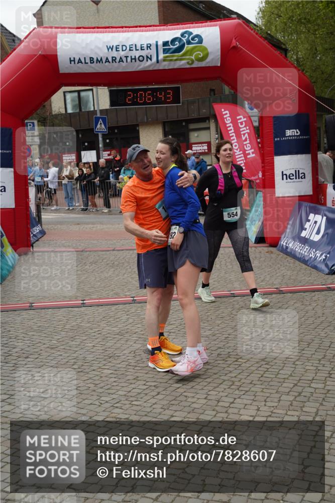 04.05.2025 - 8. Wedeler Halbmarathon Felixshl http://msf.ph/oto/7828607 04.05.2025 12:06:40 Ziel 192, 195, 554 meine-sportfotos.de