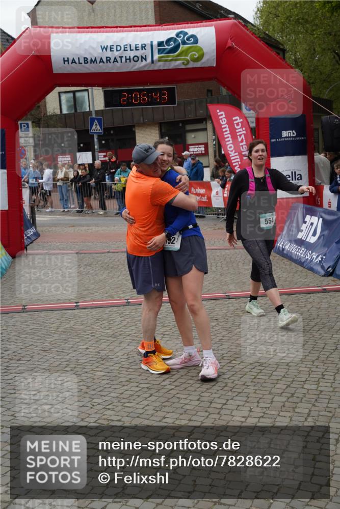 04.05.2025 - 8. Wedeler Halbmarathon Felixshl http://msf.ph/oto/7828622 04.05.2025 12:06:41 Ziel 192, 195, 554 meine-sportfotos.de