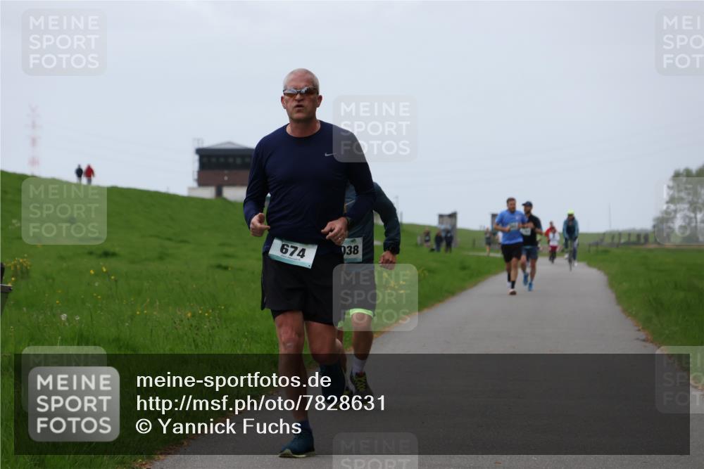 04.05.2025 - 8. Wedeler Halbmarathon Yannick Fuchs http://msf.ph/oto/7828631 04.05.2025 11:16:21 Laufen 674, 038 meine-sportfotos.de