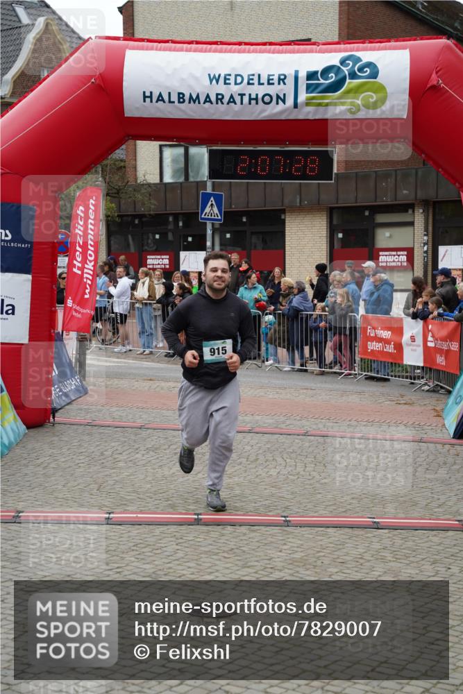 04.05.2025 - 8. Wedeler Halbmarathon Felixshl http://msf.ph/oto/7829007 04.05.2025 12:07:26 Ziel 915 meine-sportfotos.de