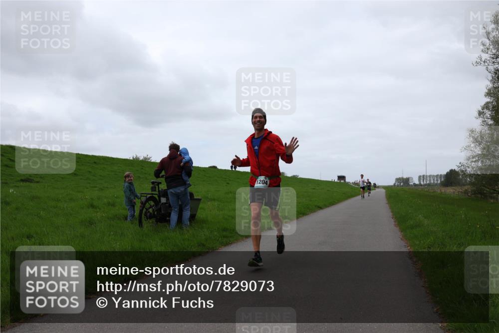 04.05.2025 - 8. Wedeler Halbmarathon Yannick Fuchs http://msf.ph/oto/7829073 04.05.2025 11:17:06 Laufen 1204 meine-sportfotos.de