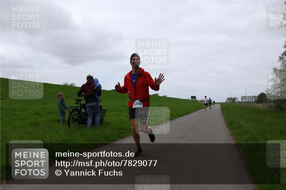 04.05.2025 - 8. Wedeler Halbmarathon Yannick Fuchs http://msf.ph/oto/7829077 04.05.2025 11:17:07 Laufen 1204 meine-sportfotos.de