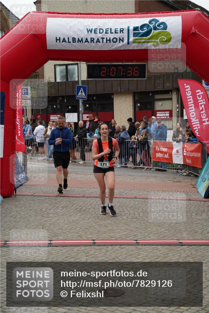 04.05.2025 - 8. Wedeler Halbmarathon Felixshl http://msf.ph/oto/7829126 04.05.2025 12:07:34 Ziel 95, 171, 553 meine-sportfotos.de