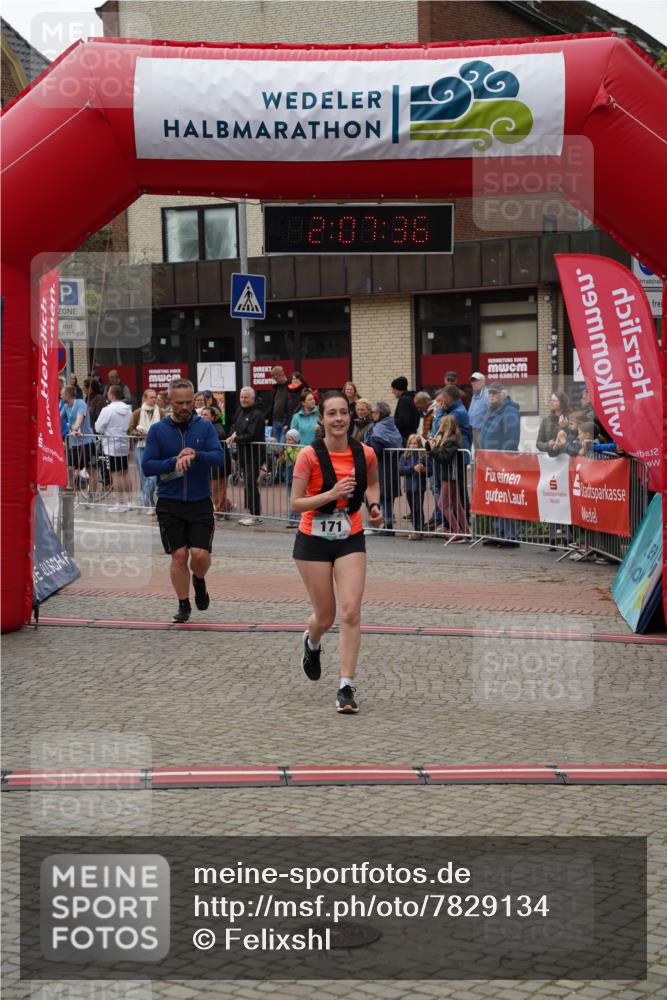 04.05.2025 - 8. Wedeler Halbmarathon Felixshl http://msf.ph/oto/7829134 04.05.2025 12:07:34 Ziel 95, 171, 553 meine-sportfotos.de