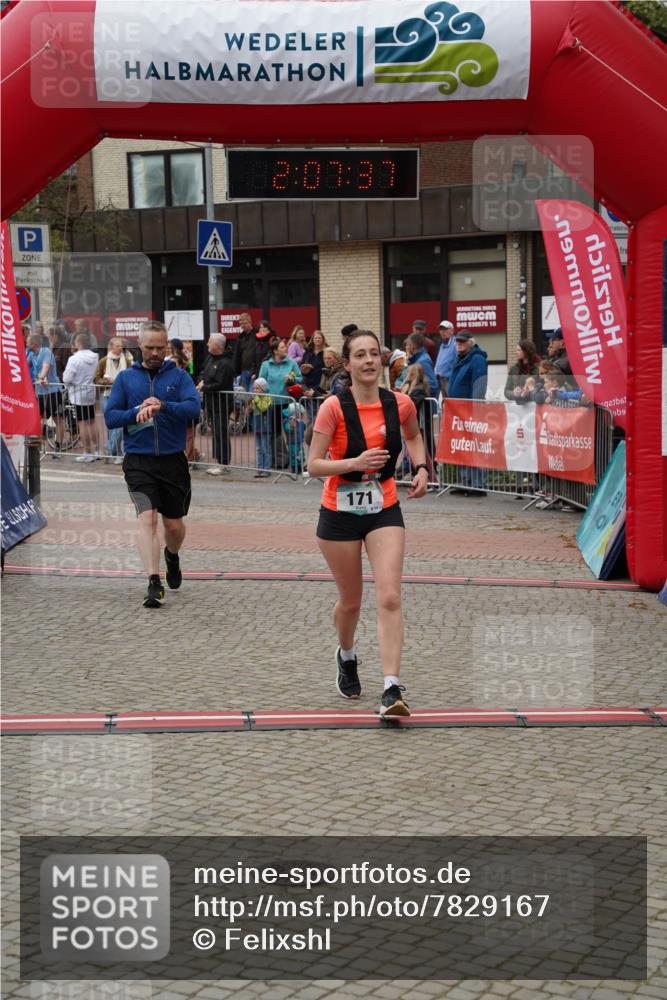 04.05.2025 - 8. Wedeler Halbmarathon Felixshl http://msf.ph/oto/7829167 04.05.2025 12:07:35 Ziel 95, 171, 553 meine-sportfotos.de