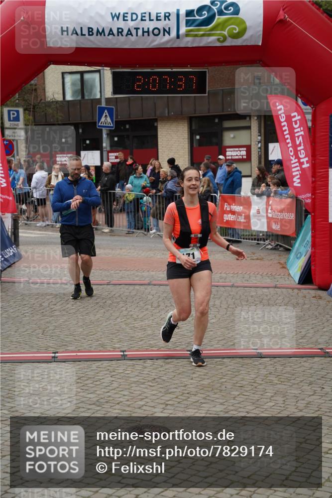 04.05.2025 - 8. Wedeler Halbmarathon Felixshl http://msf.ph/oto/7829174 04.05.2025 12:07:35 Ziel 95, 171, 553 meine-sportfotos.de
