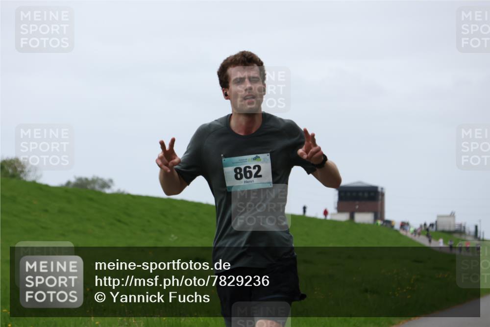 04.05.2025 - 8. Wedeler Halbmarathon Yannick Fuchs http://msf.ph/oto/7829236 04.05.2025 11:17:15 Laufen 862 meine-sportfotos.de