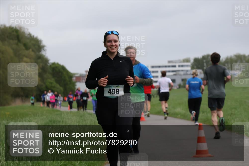 04.05.2025 - 8. Wedeler Halbmarathon Yannick Fuchs http://msf.ph/oto/7829290 04.05.2025 11:17:28 Laufen 498 meine-sportfotos.de