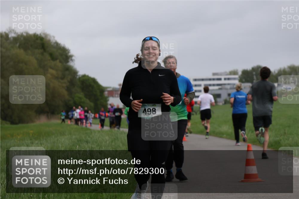 04.05.2025 - 8. Wedeler Halbmarathon Yannick Fuchs http://msf.ph/oto/7829300 04.05.2025 11:17:28 Laufen 498 meine-sportfotos.de