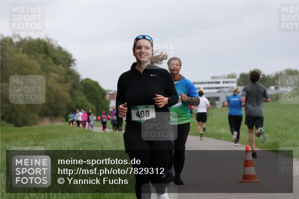 04.05.2025 - 8. Wedeler Halbmarathon Yannick Fuchs http://msf.ph/oto/7829312 04.05.2025 11:17:29 Laufen 498 meine-sportfotos.de