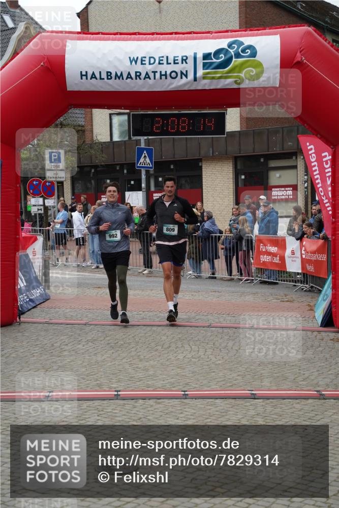 04.05.2025 - 8. Wedeler Halbmarathon Felixshl http://msf.ph/oto/7829314 04.05.2025 12:08:12 Ziel 809, 992 meine-sportfotos.de