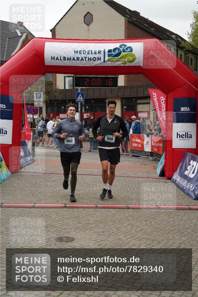 04.05.2025 - 8. Wedeler Halbmarathon Felixshl http://msf.ph/oto/7829340 04.05.2025 12:08:14 Ziel 809, 992 meine-sportfotos.de