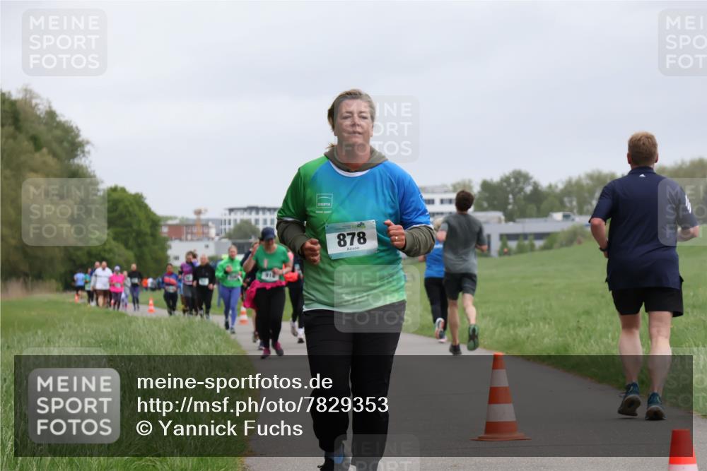 04.05.2025 - 8. Wedeler Halbmarathon Yannick Fuchs http://msf.ph/oto/7829353 04.05.2025 11:17:31 Laufen 916, 878 meine-sportfotos.de