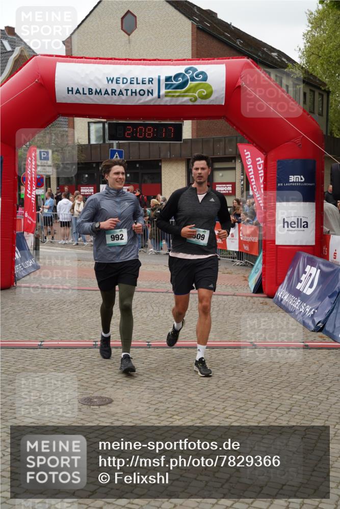 04.05.2025 - 8. Wedeler Halbmarathon Felixshl http://msf.ph/oto/7829366 04.05.2025 12:08:15 Ziel 809, 992 meine-sportfotos.de