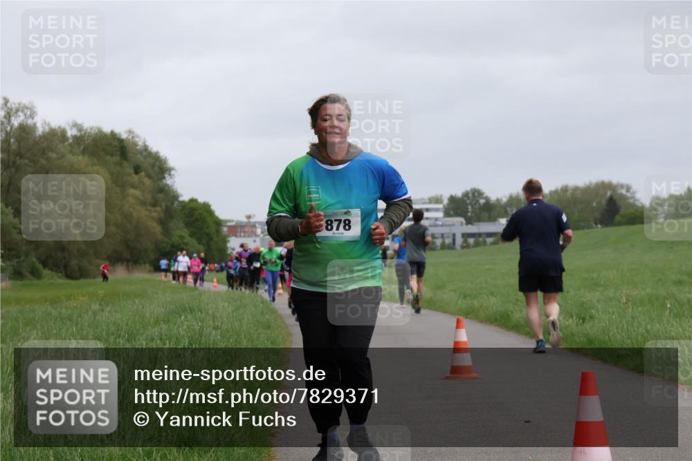 04.05.2025 - 8. Wedeler Halbmarathon Yannick Fuchs http://msf.ph/oto/7829371 04.05.2025 11:17:32 Laufen 878 meine-sportfotos.de