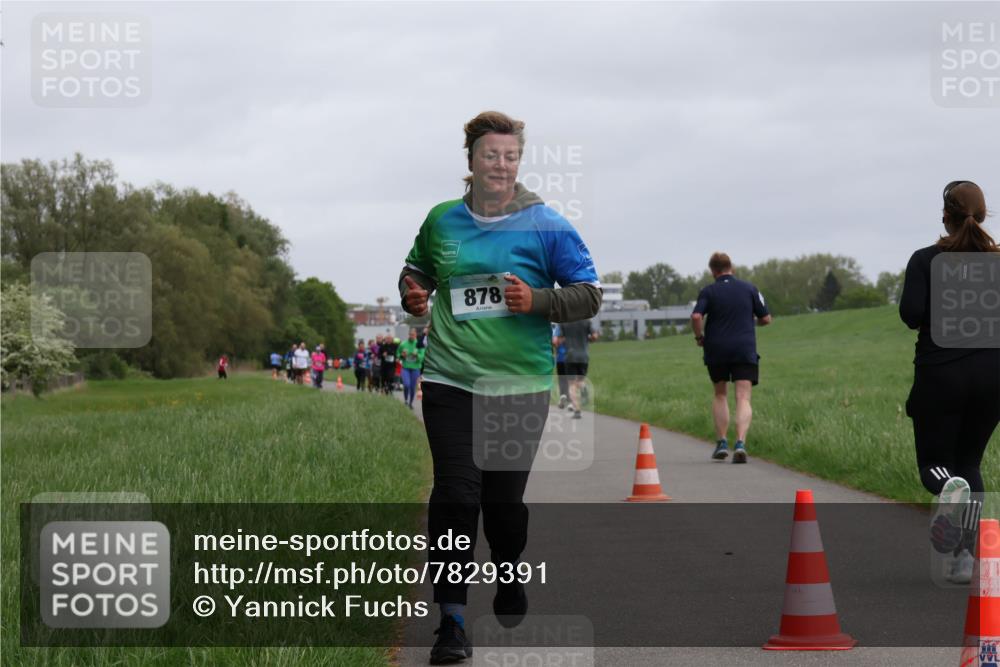 04.05.2025 - 8. Wedeler Halbmarathon Yannick Fuchs http://msf.ph/oto/7829391 04.05.2025 11:17:32 Laufen 878 meine-sportfotos.de