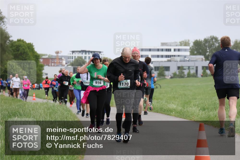 04.05.2025 - 8. Wedeler Halbmarathon Yannick Fuchs http://msf.ph/oto/7829407 04.05.2025 11:17:34 Laufen 1060, 916, 728, 1170, 3 meine-sportfotos.de