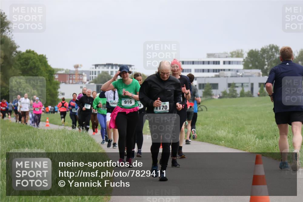 04.05.2025 - 8. Wedeler Halbmarathon Yannick Fuchs http://msf.ph/oto/7829411 04.05.2025 11:17:34 Laufen 916, 1060, 3, 1170, 637, 120 meine-sportfotos.de