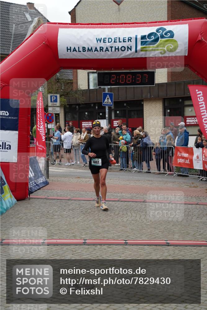 04.05.2025 - 8. Wedeler Halbmarathon Felixshl http://msf.ph/oto/7829430 04.05.2025 12:08:35 Ziel 682 meine-sportfotos.de