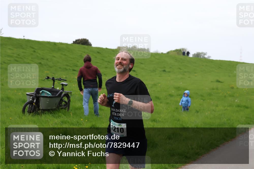04.05.2025 - 8. Wedeler Halbmarathon Yannick Fuchs http://msf.ph/oto/7829447 04.05.2025 11:17:38 Laufen 1210, 139 meine-sportfotos.de