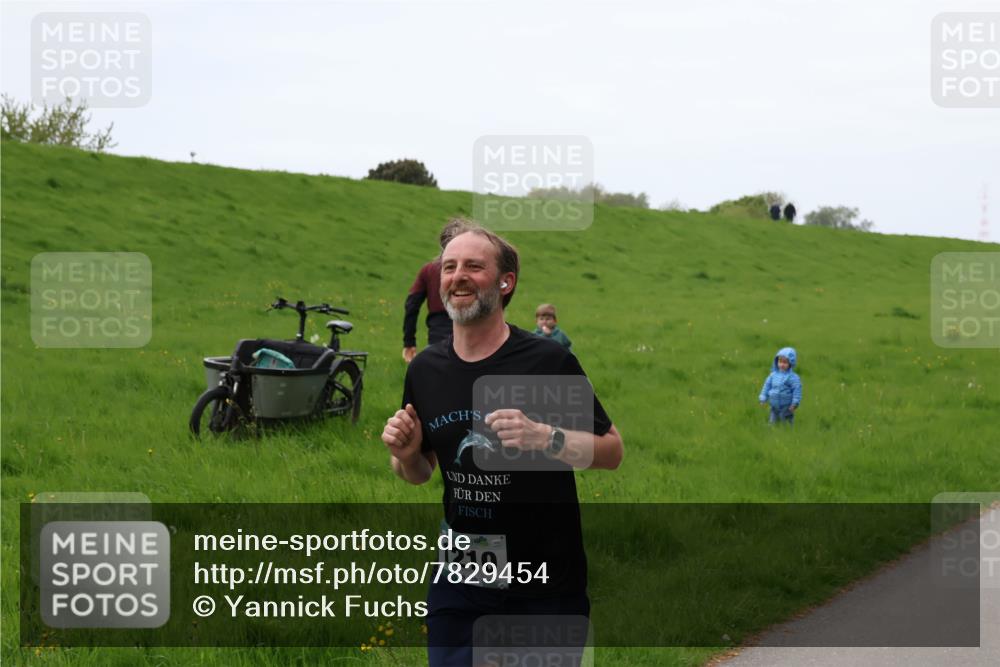 04.05.2025 - 8. Wedeler Halbmarathon Yannick Fuchs http://msf.ph/oto/7829454 04.05.2025 11:17:38 Laufen 1210, 139 meine-sportfotos.de