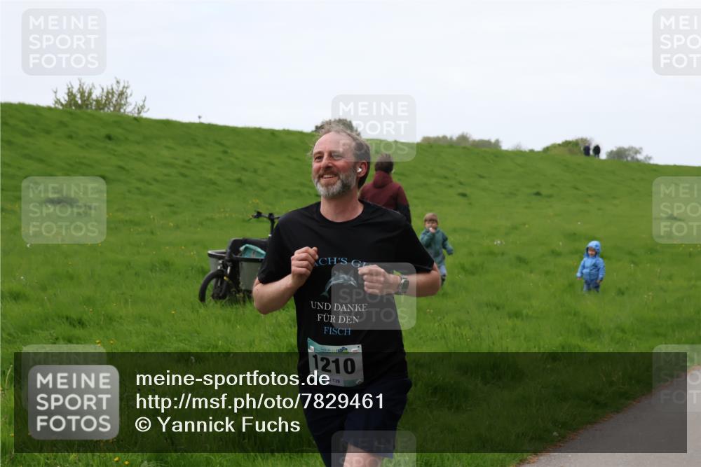 04.05.2025 - 8. Wedeler Halbmarathon Yannick Fuchs http://msf.ph/oto/7829461 04.05.2025 11:17:39 Laufen 1210, 139 meine-sportfotos.de