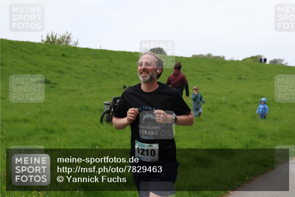 04.05.2025 - 8. Wedeler Halbmarathon Yannick Fuchs http://msf.ph/oto/7829463 04.05.2025 11:17:39 Laufen 1210, 139 meine-sportfotos.de