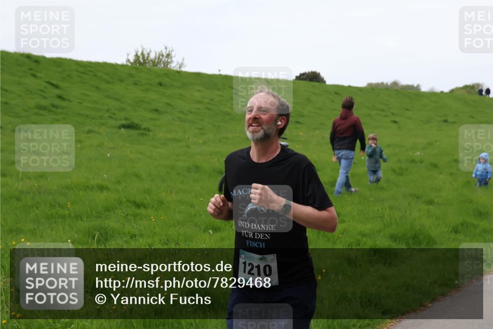 04.05.2025 - 8. Wedeler Halbmarathon Yannick Fuchs http://msf.ph/oto/7829468 04.05.2025 11:17:39 Laufen 1210, 139 meine-sportfotos.de