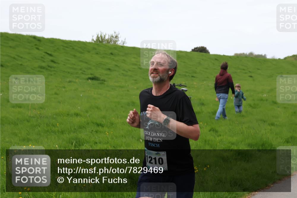 04.05.2025 - 8. Wedeler Halbmarathon Yannick Fuchs http://msf.ph/oto/7829469 04.05.2025 11:17:39 Laufen 1210, 139 meine-sportfotos.de
