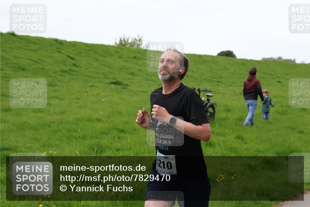 04.05.2025 - 8. Wedeler Halbmarathon Yannick Fuchs http://msf.ph/oto/7829470 04.05.2025 11:17:39 Laufen 210, 139 meine-sportfotos.de