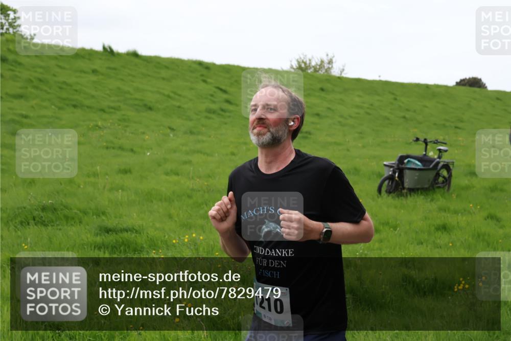 04.05.2025 - 8. Wedeler Halbmarathon Yannick Fuchs http://msf.ph/oto/7829479 04.05.2025 11:17:39 Laufen 210, 139 meine-sportfotos.de