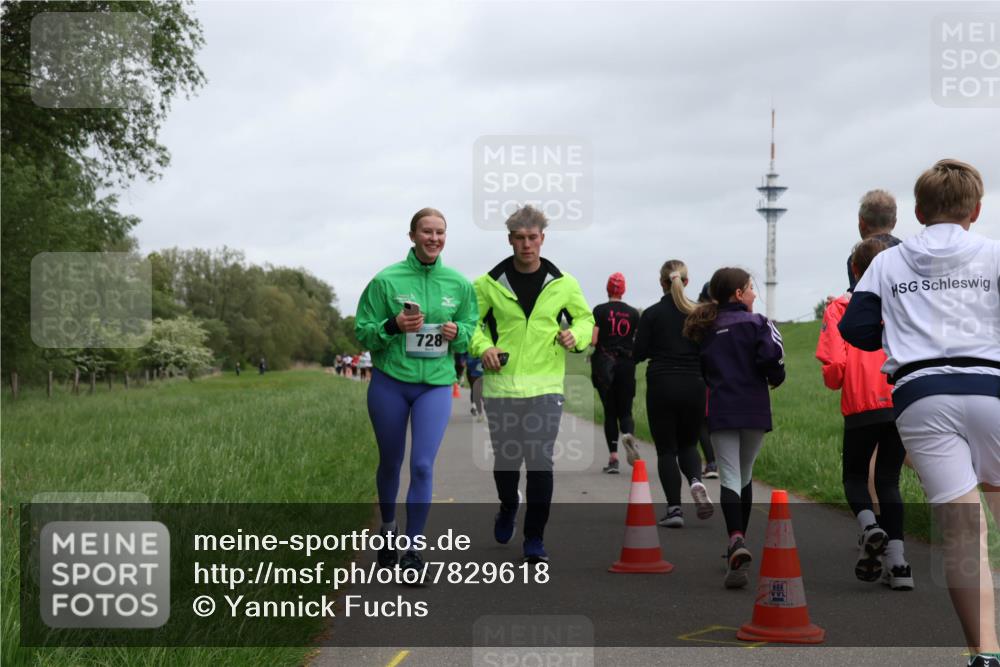 04.05.2025 - 8. Wedeler Halbmarathon Yannick Fuchs http://msf.ph/oto/7829618 04.05.2025 11:17:51 Laufen 728, 10 meine-sportfotos.de