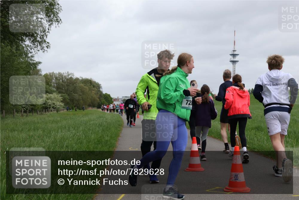 04.05.2025 - 8. Wedeler Halbmarathon Yannick Fuchs http://msf.ph/oto/7829628 04.05.2025 11:17:52 Laufen 728 meine-sportfotos.de