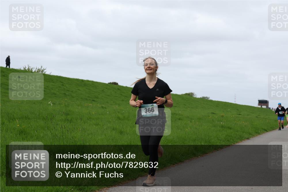 04.05.2025 - 8. Wedeler Halbmarathon Yannick Fuchs http://msf.ph/oto/7829632 04.05.2025 11:36:54 Laufen 366 meine-sportfotos.de
