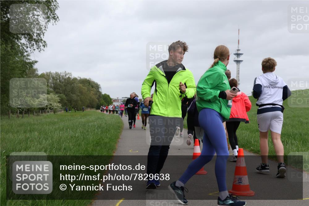 04.05.2025 - 8. Wedeler Halbmarathon Yannick Fuchs http://msf.ph/oto/7829638 04.05.2025 11:17:53 Laufen 1215 meine-sportfotos.de