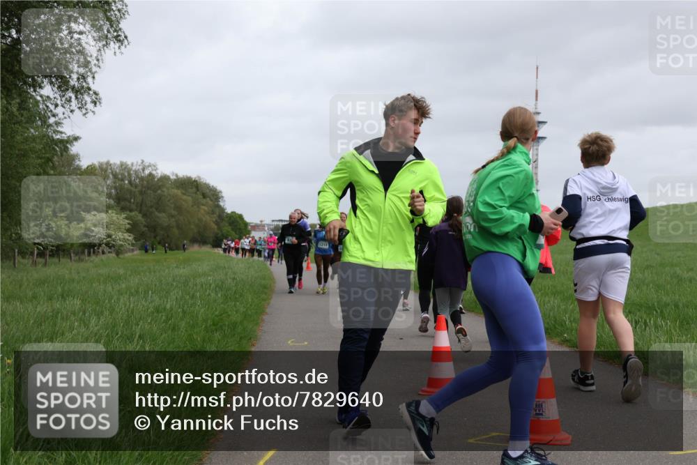 04.05.2025 - 8. Wedeler Halbmarathon Yannick Fuchs http://msf.ph/oto/7829640 04.05.2025 11:17:53 Laufen 1215 meine-sportfotos.de