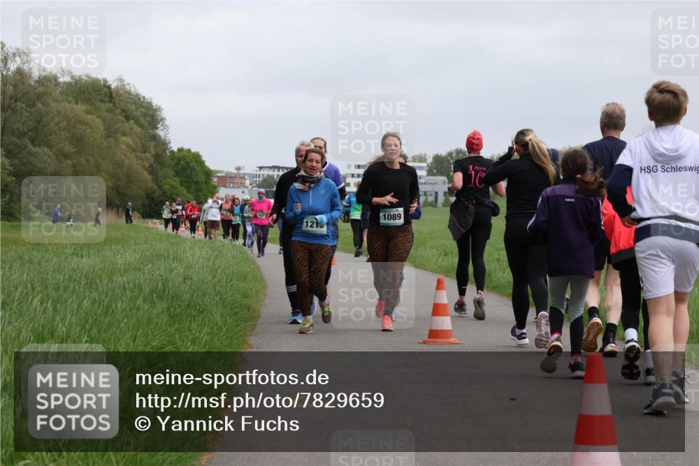 04.05.2025 - 8. Wedeler Halbmarathon Yannick Fuchs http://msf.ph/oto/7829659 04.05.2025 11:17:54 Laufen 10000, 121, 1089, 10 meine-sportfotos.de