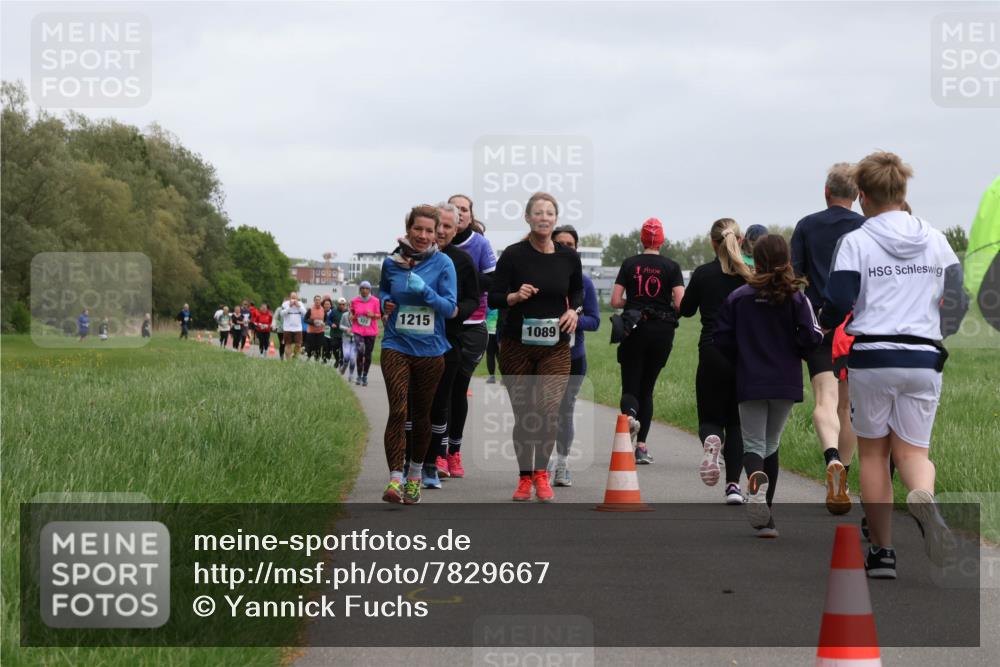 04.05.2025 - 8. Wedeler Halbmarathon Yannick Fuchs http://msf.ph/oto/7829667 04.05.2025 11:17:55 Laufen 10000, 1215, 1089, 10 meine-sportfotos.de