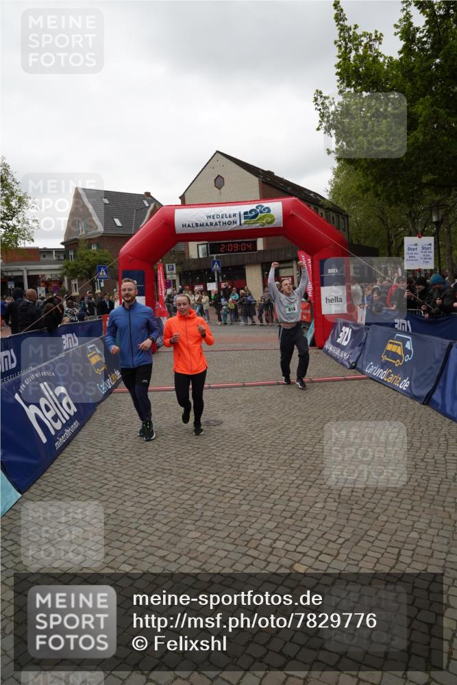 04.05.2025 - 8. Wedeler Halbmarathon Felixshl http://msf.ph/oto/7829776 04.05.2025 12:09:02 Ziel 12, 13, 479, 491, 818 meine-sportfotos.de