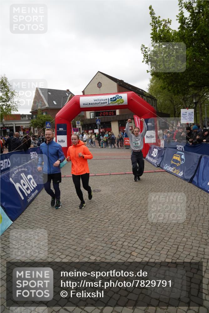 04.05.2025 - 8. Wedeler Halbmarathon Felixshl http://msf.ph/oto/7829791 04.05.2025 12:09:03 Ziel 12, 13, 479, 491, 818 meine-sportfotos.de