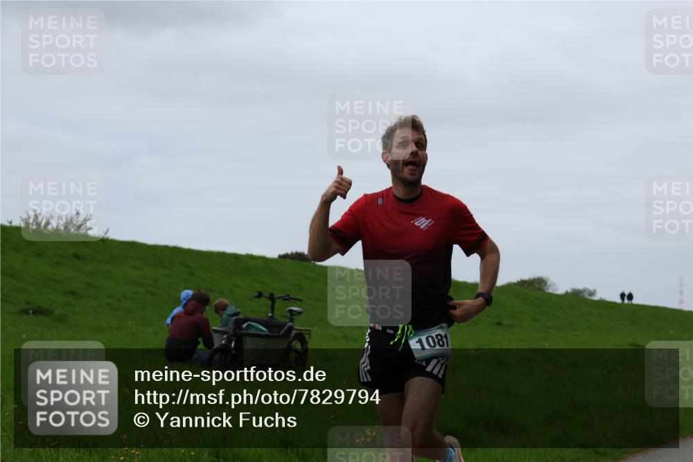 04.05.2025 - 8. Wedeler Halbmarathon Yannick Fuchs http://msf.ph/oto/7829794 04.05.2025 11:18:07 Laufen 1081 meine-sportfotos.de