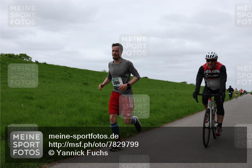 04.05.2025 - 8. Wedeler Halbmarathon Yannick Fuchs http://msf.ph/oto/7829799 04.05.2025 11:37:06 Laufen 286 meine-sportfotos.de