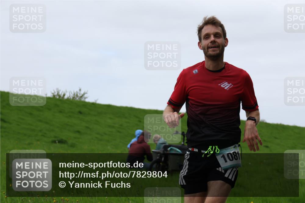 04.05.2025 - 8. Wedeler Halbmarathon Yannick Fuchs http://msf.ph/oto/7829804 04.05.2025 11:18:08 Laufen 1081 meine-sportfotos.de