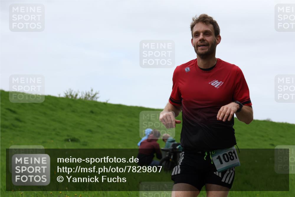 04.05.2025 - 8. Wedeler Halbmarathon Yannick Fuchs http://msf.ph/oto/7829807 04.05.2025 11:18:08 Laufen 1081 meine-sportfotos.de