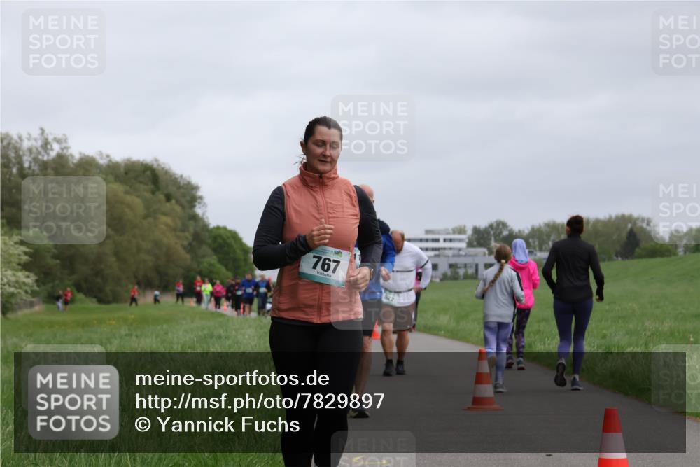 04.05.2025 - 8. Wedeler Halbmarathon Yannick Fuchs http://msf.ph/oto/7829897 04.05.2025 11:18:24 Laufen 767 meine-sportfotos.de