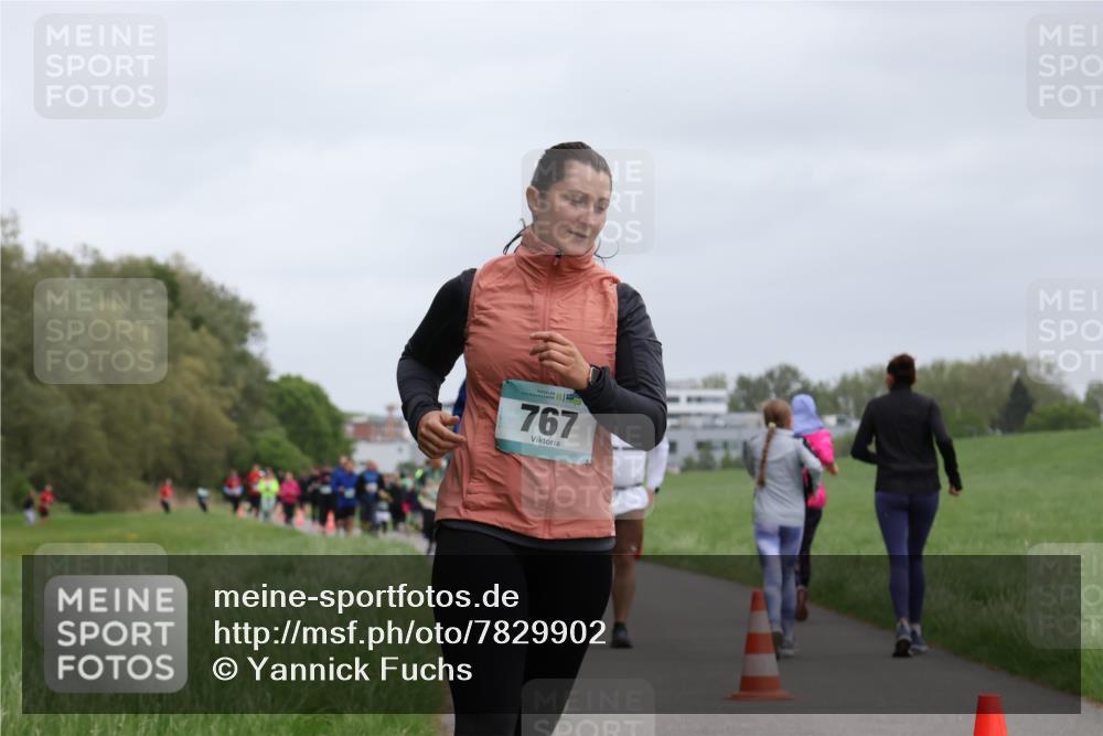 04.05.2025 - 8. Wedeler Halbmarathon Yannick Fuchs http://msf.ph/oto/7829902 04.05.2025 11:18:24 Laufen 767 meine-sportfotos.de