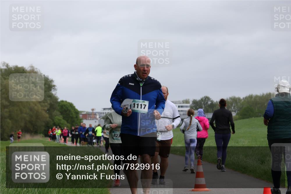 04.05.2025 - 8. Wedeler Halbmarathon Yannick Fuchs http://msf.ph/oto/7829916 04.05.2025 11:18:26 Laufen 823, 1117 meine-sportfotos.de