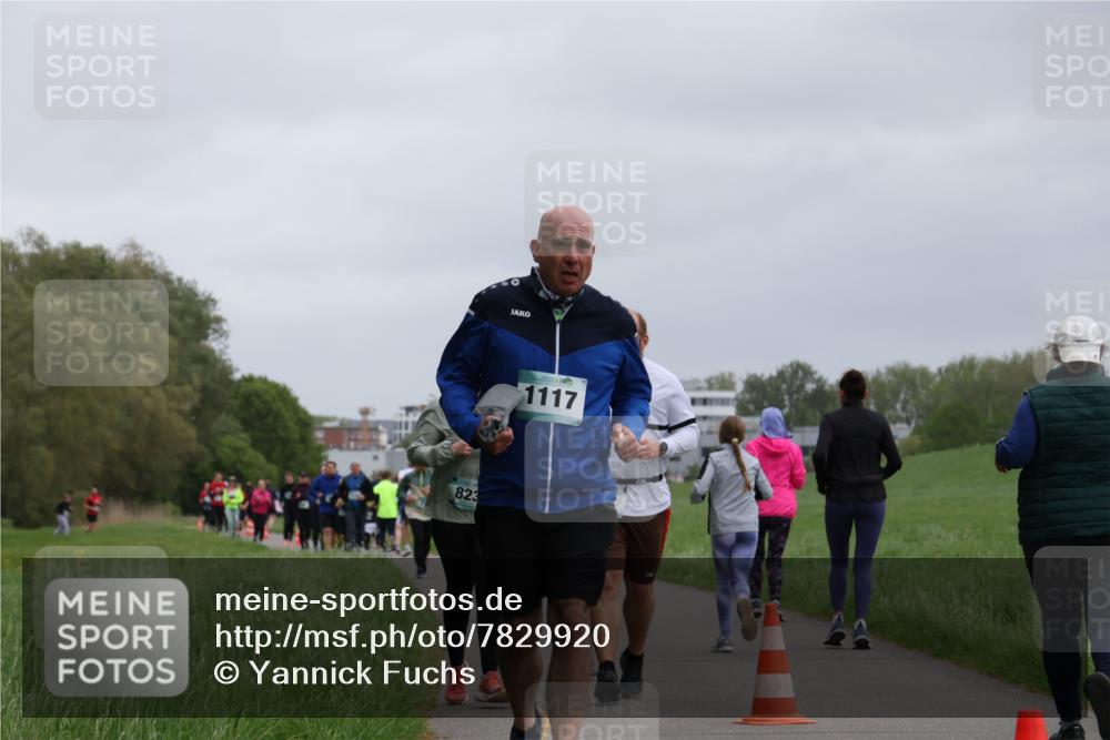 04.05.2025 - 8. Wedeler Halbmarathon Yannick Fuchs http://msf.ph/oto/7829920 04.05.2025 11:18:26 Laufen 823, 1117 meine-sportfotos.de