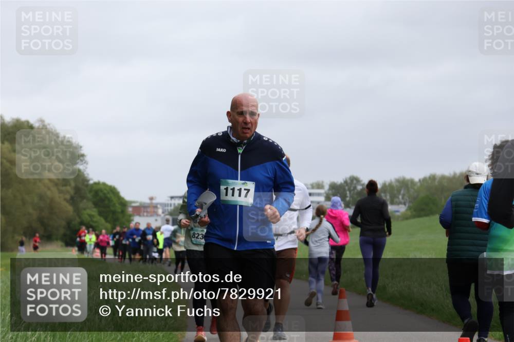 04.05.2025 - 8. Wedeler Halbmarathon Yannick Fuchs http://msf.ph/oto/7829921 04.05.2025 11:18:26 Laufen 823, 1117 meine-sportfotos.de