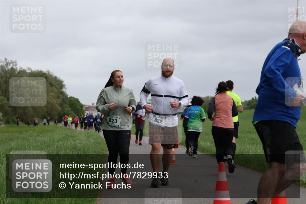 04.05.2025 - 8. Wedeler Halbmarathon Yannick Fuchs http://msf.ph/oto/7829933 04.05.2025 11:18:29 Laufen 823, 822 meine-sportfotos.de